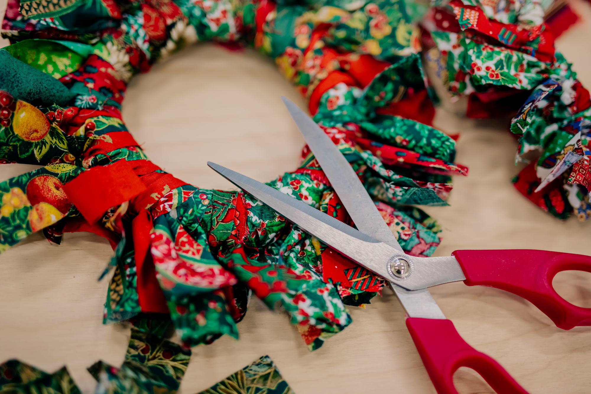 Bognor Regis Christmas Wreath Making Workshop at the Track. 11th December 2021. Peter Flude